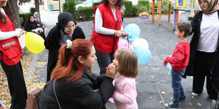 Samsun'da Genç Kızılay miniklere sürpriz