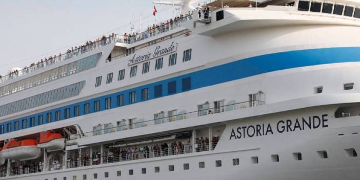 "Astoria Grande" kruvaziyeri Samsun'a geldi