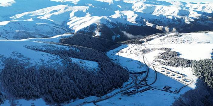 Giresun'da Kümbet Yaylası beyaz örtüyle kaplandı