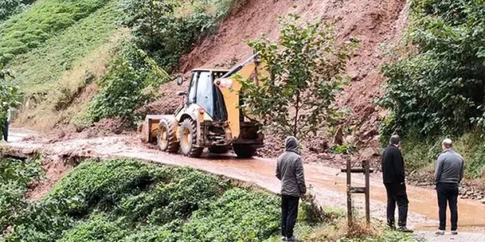 Rize'de toprak kaydı! İki katlı evin temelinde hasar oluştu