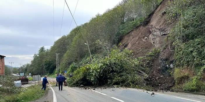 Rize’de heyelan nedeniyle yol ulaşıma kapandı