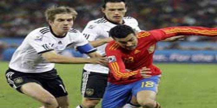 İspanyol futbolcular soyuldu