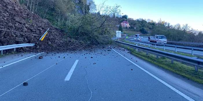 Artvin'de heyelan! Karadeniz Sahil Yolu Sarp Sınır Kapısı istikameti trafiğe kapandı