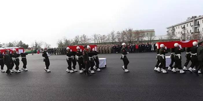 Şehit Mehmetçikler Şırnak'taki törenin ardından memleketlerine uğurlandı