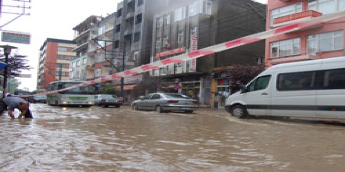 Ünye sokakları göle döndü