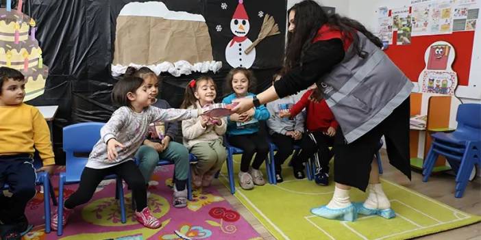 Ordu'da hayırseverlerin bağışladığı oyuncaklar miniklere dağıtıldı