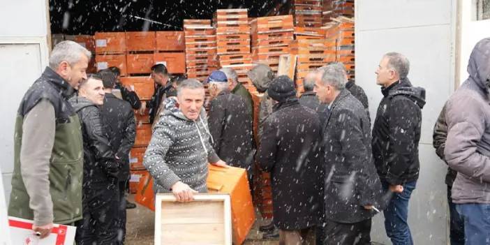 Bayburt'ta arı üreticilerine kovan dağıtımı!