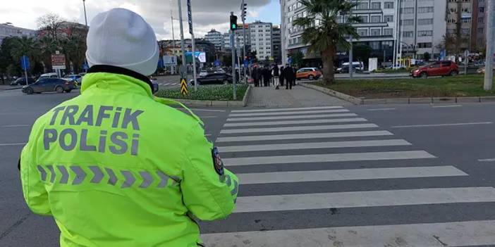 Samsun'da kırmızı ışıkta geçen yayalara ceza kesildi!