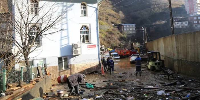 Artvin'de caminin içinde mahsur kalan cemaat o anları anlattı