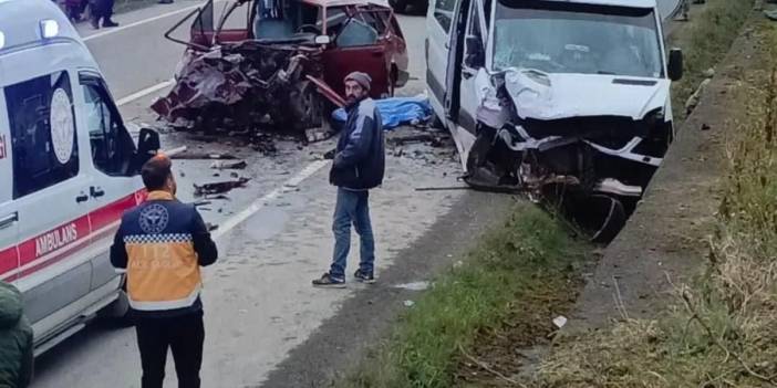 Ordu’da otomobil ile minibüs çarpıştı! 2 ölü 1 yaralı