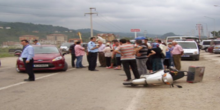 Otomobil ile motorsiklet çarpıştı