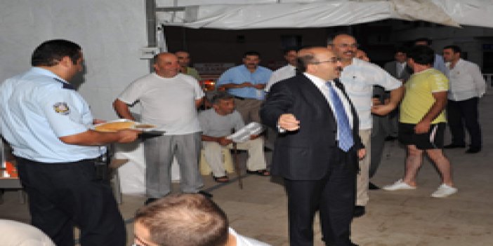 Başkan iftar çadırında orucunu açtı