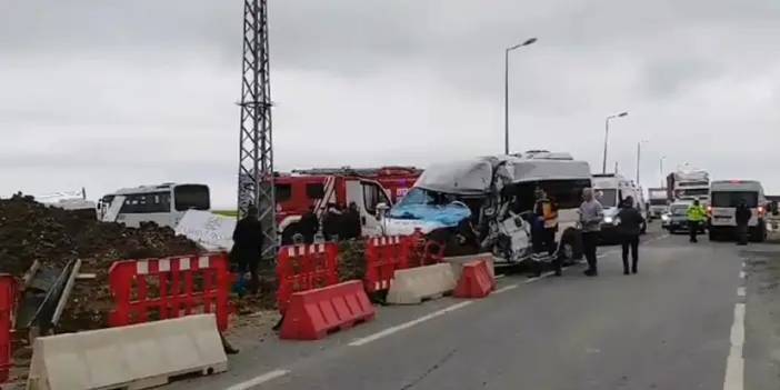 İstanbul'da işçileri taşıyan servis aracı midibüs ile çarpıştı! Yaralılar var