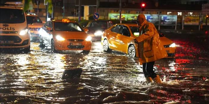 Ankara'da sağanak etkisini gösterdi! Vatandaşlar zor anlar yaşadı