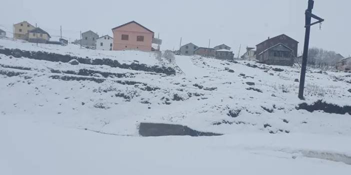 Trabzon'da Mayıs ayında kar sürprizi! Bir anda beyaza büründü