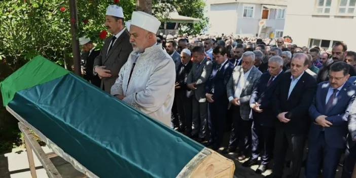 KTÜ RektörÜ Prof. Dr. Hamdullah Çuvalcı’nın annesi son yolculuğuna uğurlandı