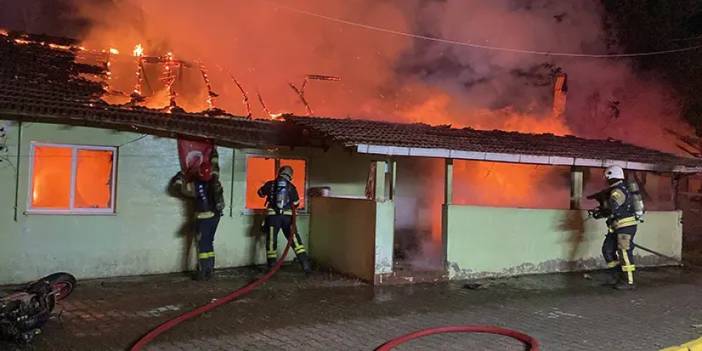 Kocaeli'de annesinin içinde bulunduğu evi ateşe verdi!