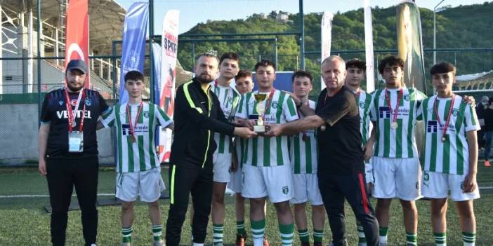 Trabzon'da "Sokaklar Bizim" futbol turnuvası sona erdi! İşte bölge finaline katılacak takımlar