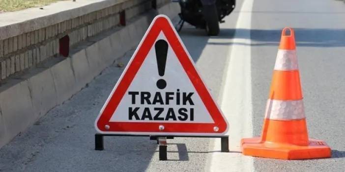 Trabzon'da 2 araçlı trafik kazası! Trafik durma noktasına geldi
