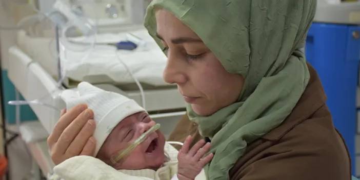 Bayburtlu anne 116 gün sonra Trabzon'da bebeğini kucağına aldı