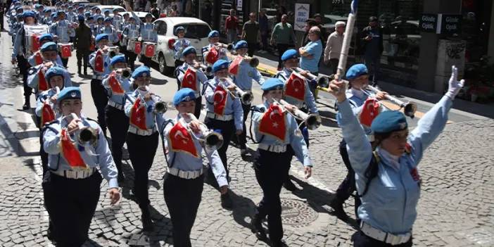 Samsun'da bandolu "tütünsüz sağlıklı yaşam" yürüyüşü