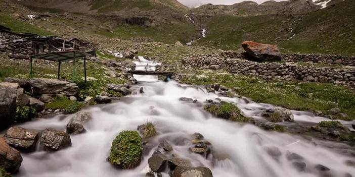 Erzurum-Rize sınırındaki zirveler doğaseverleri bekliyor