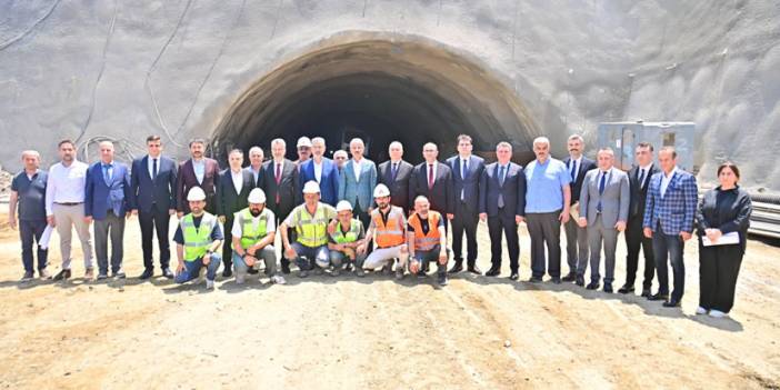 Bakan Uraloğlu Trabzon'da Güney Çevre Yolu şantiyesinde incelemelerde bulundu