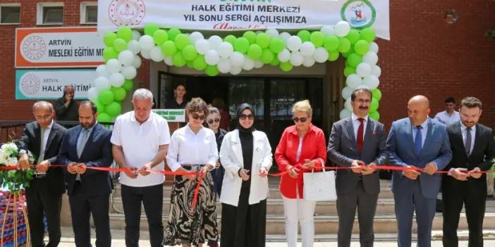 Artvin Halk Eğitim Merkezi yıl sonu sergisi açıldı