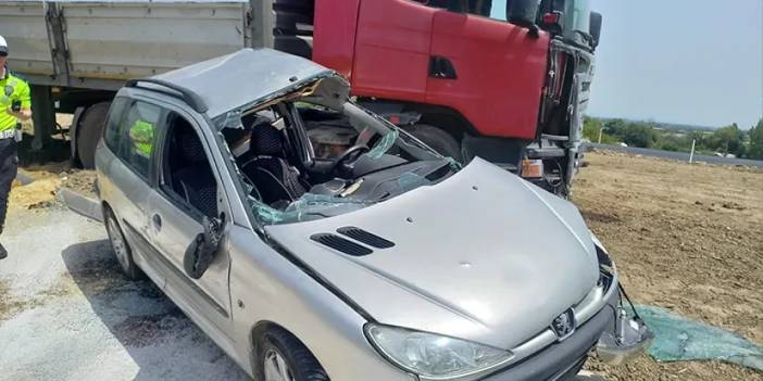 Manisa'da tırla otomobil çarpıştı: 3 yaralı