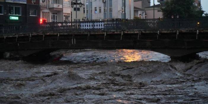 Samsun'da taşma sınırına gelen Terme Çayı korkuttu