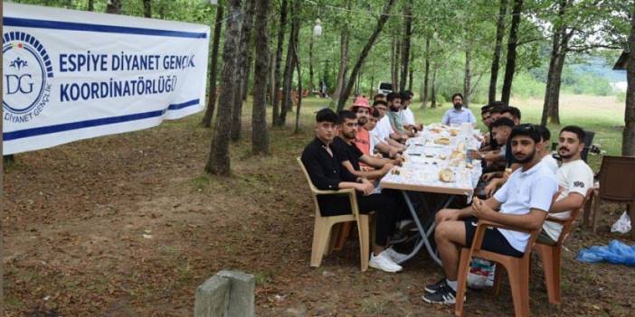 Giresun'da yüksekokul öğrencileri piknikte buluştu