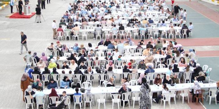 Samsun'da gelenek bozulmadı! Mezunlar bahçede buluştu