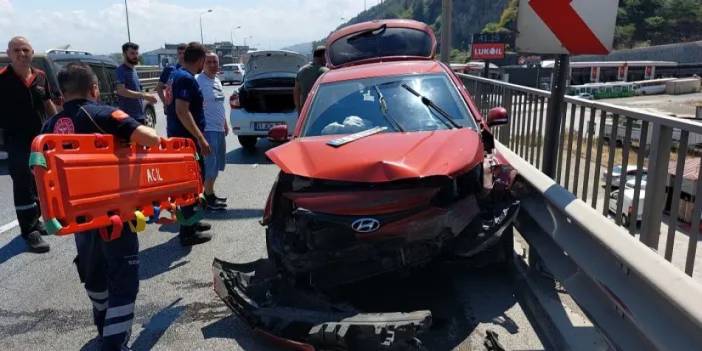 Samsun’da yola düşen meyve kasası kazaya neden oldu