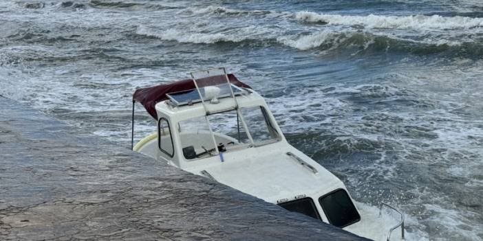 Samsun'da su alan teknedeki 4 kişi kurtarıldı