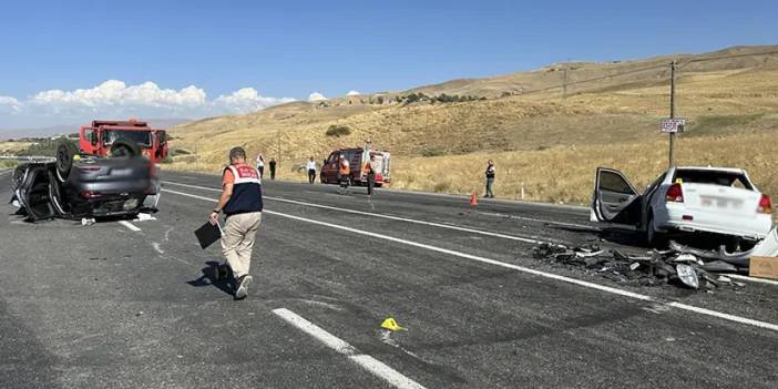 Van'da 2 araç birbirine girdi! 2 ölü, 4 yaralı