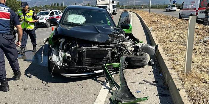 Bursa'da TIR ile otomobil birbirine girdi! 4 Yaralı