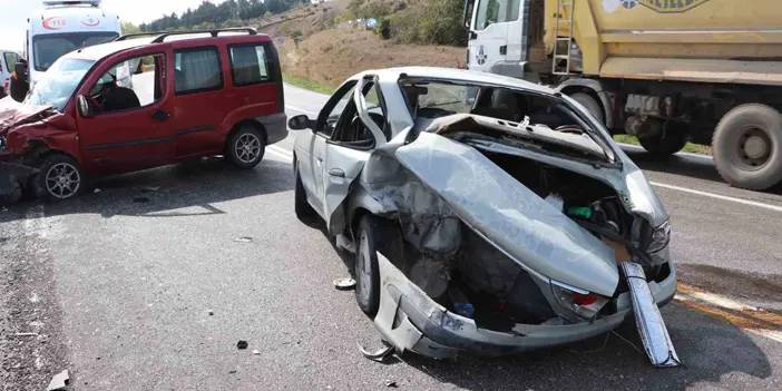 Samsun'da otomobiller çarpıştı! 4 Yaralı