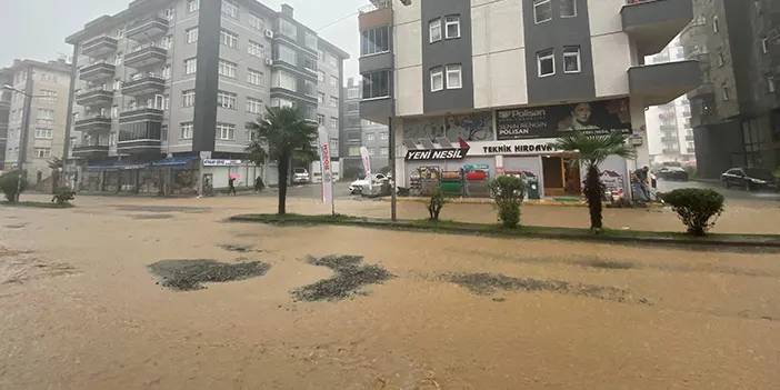 Artvin'de sel ve heyelan oldu! İçme suları kirlendi