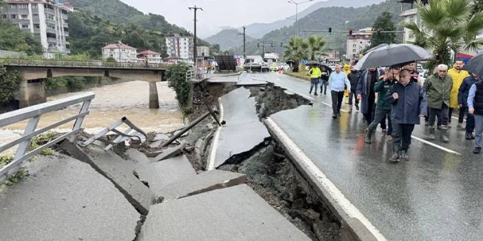 Artvin-Hopa kara yolunda çökme! Ulaşım kapandı