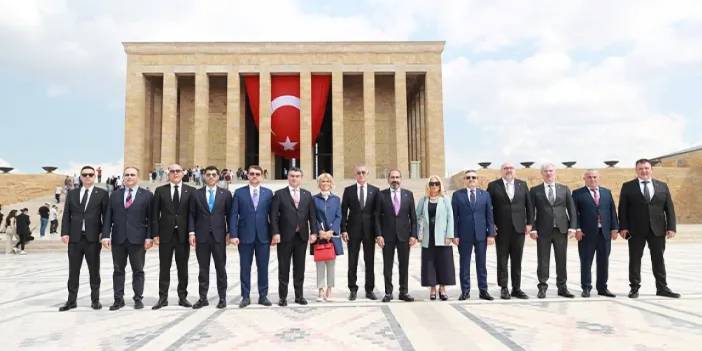 TFF Başkanı Hacıosmanoğlu'ndan Anıtkabir ziyareti