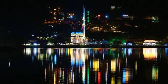 Trabzon Uzungöl'de eşsiz gece manzarası! Masal diyarına dönüşüyor