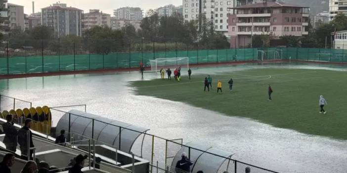 Artvin’de şiddetli yağış maçı vurdu!