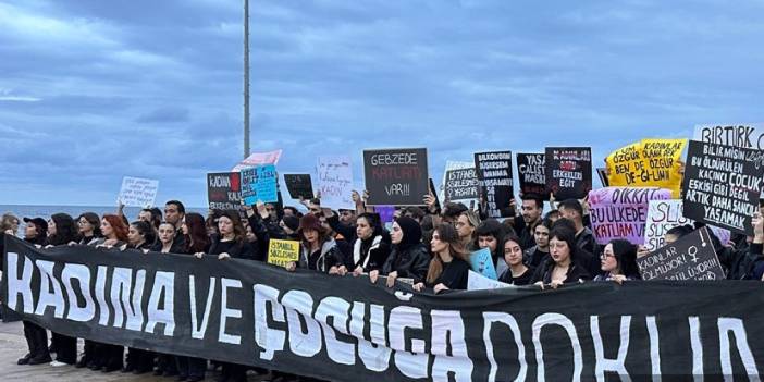 Samsun'da üniversite öğrencileri kadın cinayetlerini protesto etti