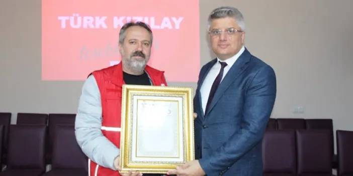 Samsun İl Milli Eğitim Müdürlüğü’ne Türk Kızılay’dan altın madalya