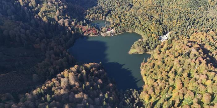 Borçka Karagöl Tabiat Parkı, sonbaharda 600 bin turisti ağırladı