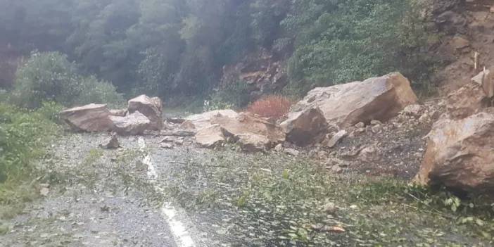 Giresun’u heyelan vurdu! Yol ulaşıma kapandı