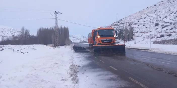 Bayburt’ta ekiplerden kar mesaisi