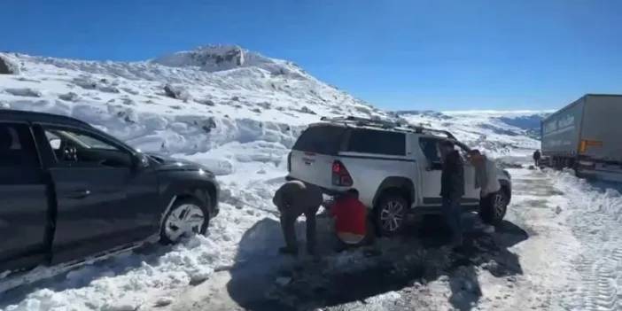 Artvin’de kar yağışı sürücüleri vurdu! Zor anlar yaşandı