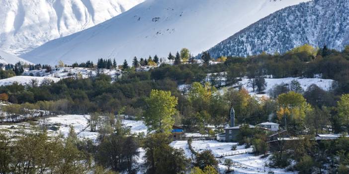 Artvin'de iki mevsim bir arada yaşanıyor