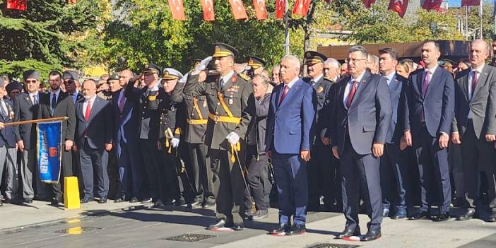 Trabzon’da Ata’ya çelenk sunuldu!